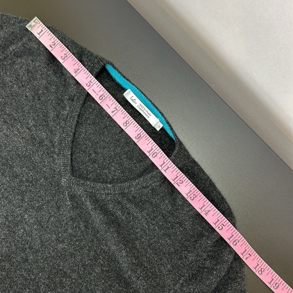 Isle Gray 100% Pure Cashmere Sweater Med V-Neckline Staple Minimalist Classic - Picture 8 of 11